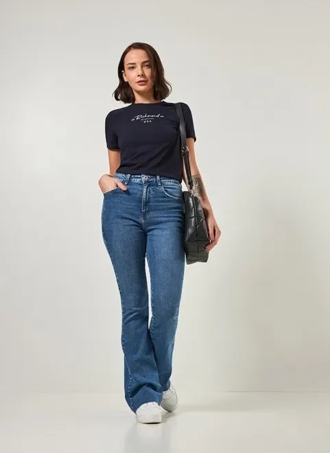 calça jeans flare cintura alta com elastano calça jeans flare cintura alta com elastano