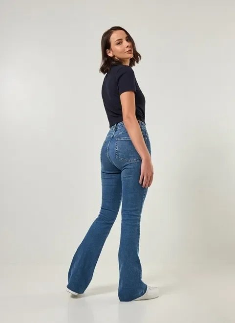 calça jeans flare cintura alta com elastano calça jeans flare cintura alta com elastano