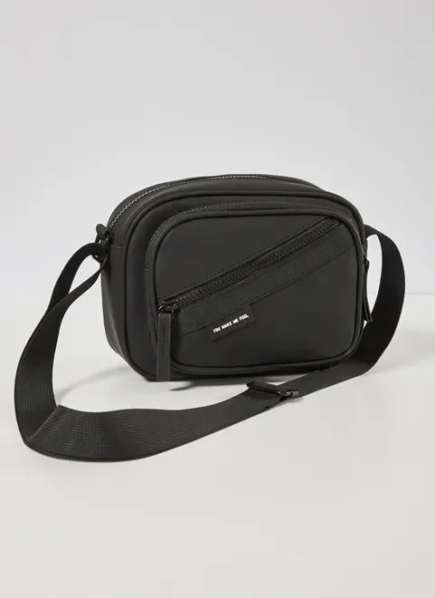 bolsa transversal em poliuretano preto bolsa transversal em poliuretano preto