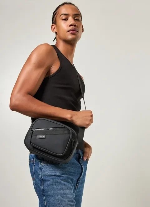 bolsa transversal em poliuretano preto bolsa transversal em poliuretano preto
