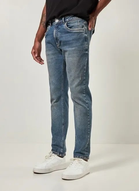 calça jeans slim com leves desfiados calça jeans slim com leves desfiados