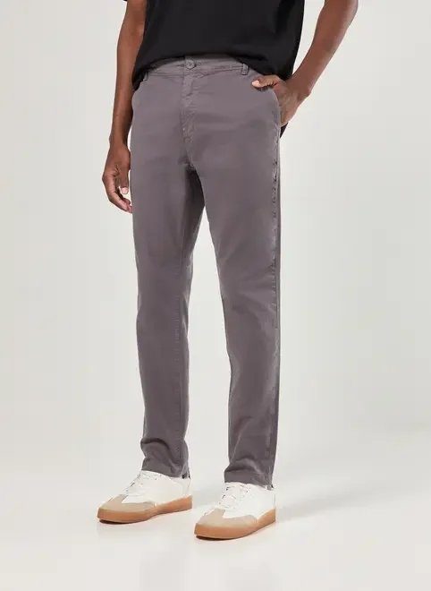 calça chino slim em sarja cinza escuro calça chino slim em sarja cinza escuro
