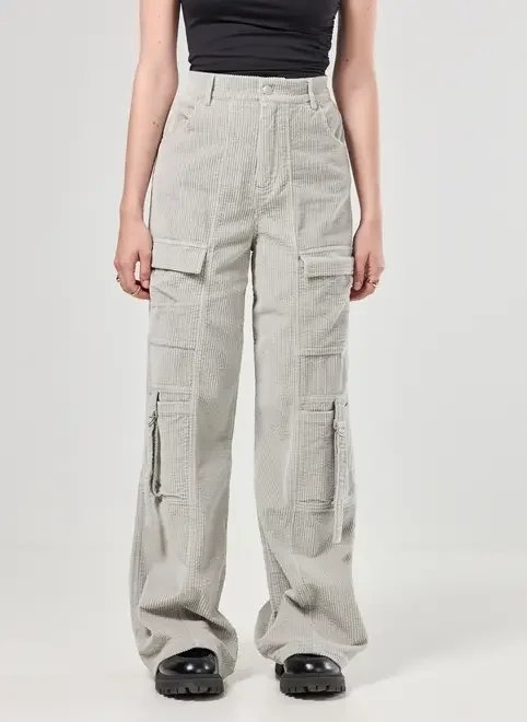 calça cargo em veludo cotelê cinza calça cargo em veludo cotelê cinza