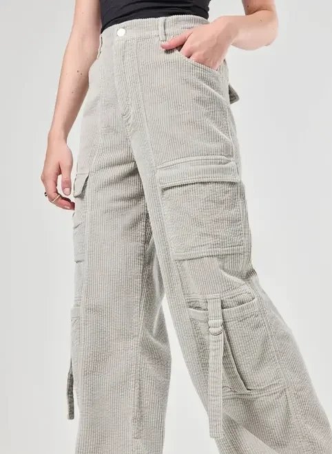 calça cargo em veludo cotelê cinza calça cargo em veludo cotelê cinza