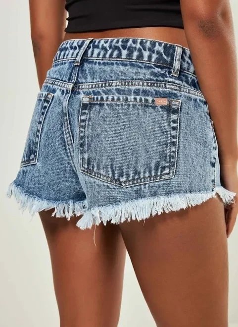 short jeans desfiado de cintura baixa short jeans desfiado de cintura baixa