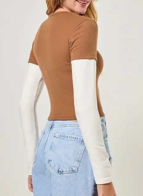 blusa mini tee com manga longa dupla blusa mini tee com manga longa dupla