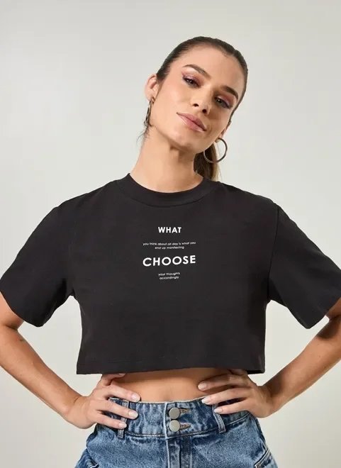 camiseta cropped preta com escrito camiseta cropped preta com escrito
