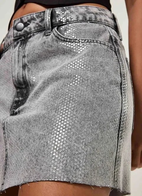 saia jeans estonada com brilho molhado saia jeans estonada com brilho molhado