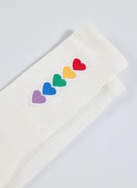 meia off-white com corações arco-íris meia off-white com corações arco-íris