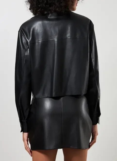 jaqueta estilo camisa em poliuretano jaqueta estilo camisa em poliuretano