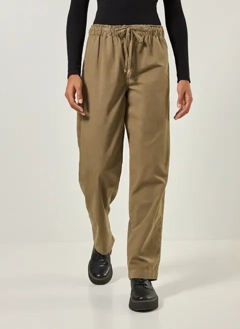 calça wide leg em sarja verde militar calça wide leg em sarja verde militar