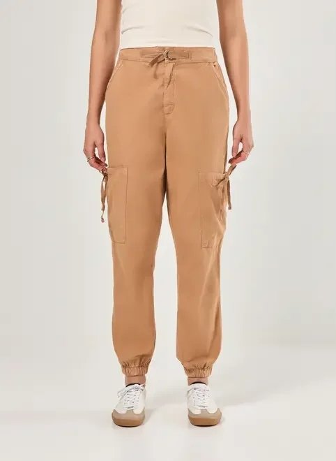 calça jogger em sarja caqui com bolsos calça jogger em sarja caqui com bolsos