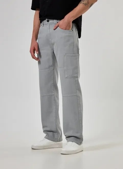 calça reta em sarja cinza cargo calça reta em sarja cinza cargo