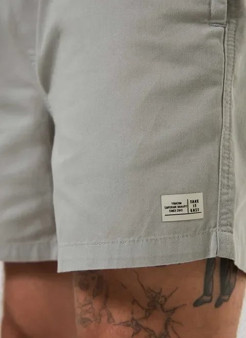 bermuda short em sarja verde seco bermuda short em sarja verde seco