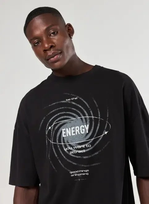camiseta oversized preta estampa energy camiseta oversized preta estampa energy