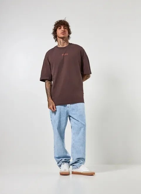 camiseta oversized marrom com escrito camiseta oversized marrom com escrito