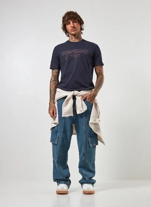 camiseta azul marinho com escrito camiseta azul marinho com escrito