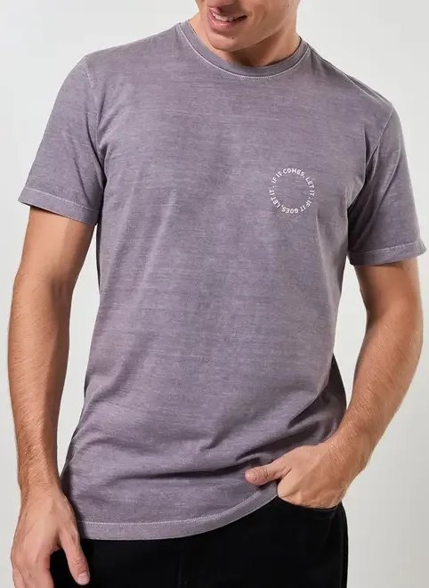 camiseta lilás estonada com escrito camiseta lilás estonada com escrito