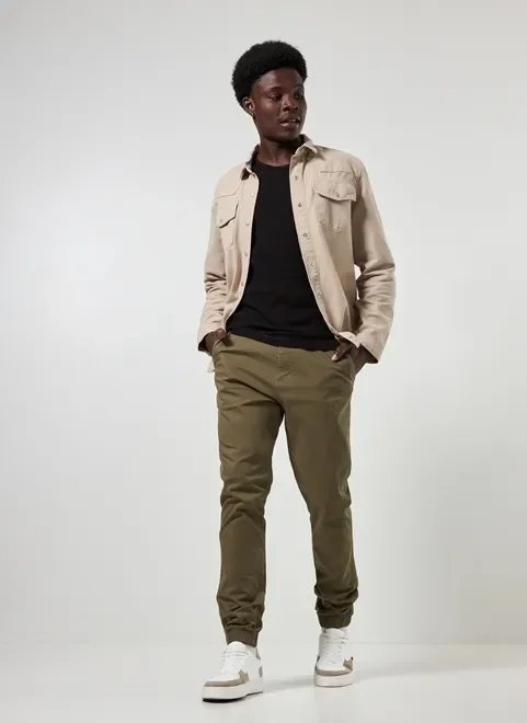 calça chino jogger verde militar calça chino jogger verde militar