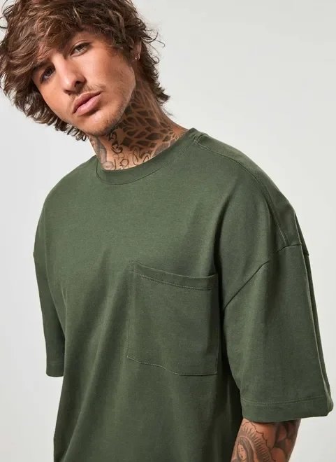 camiseta oversized malhão com bolso camiseta oversized malhão com bolso