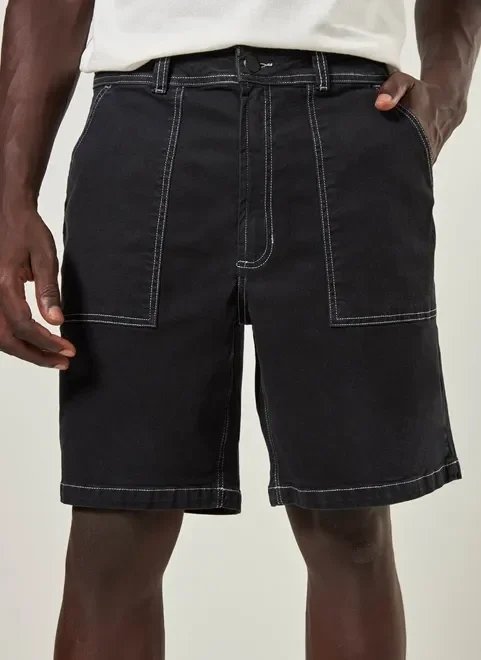 bermuda em sarja preta com costuras bermuda em sarja preta com costuras