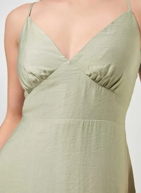 vestido midi com fenda e alcinhas vestido midi com fenda e alcinhas