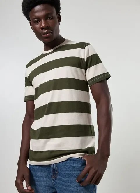 camiseta listrada verde e off-white camiseta listrada verde e off-white