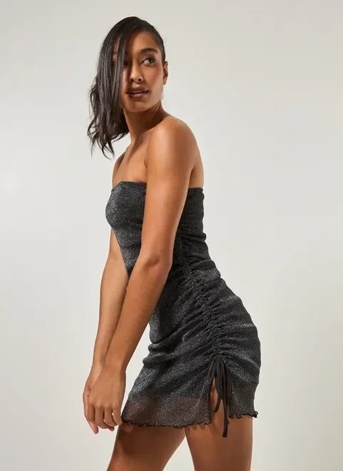 vestido sem alça em tule brilhoso vestido sem alça em tule brilhoso