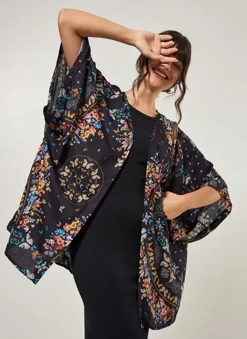 kimono preto estampado com borboletas kimono preto estampado com borboletas
