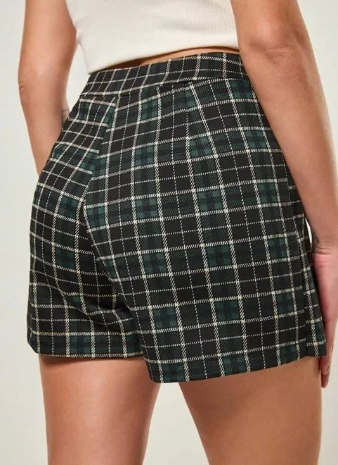 short saia xadrez preto com verde short saia xadrez preto com verde