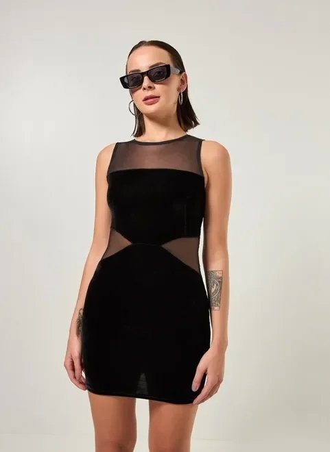 vestido preto em veludo com tule vestido preto em veludo com tule