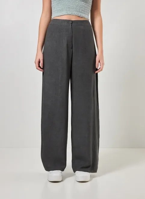 calça pantalona em tecido preto estonado calça pantalona em tecido preto estonado