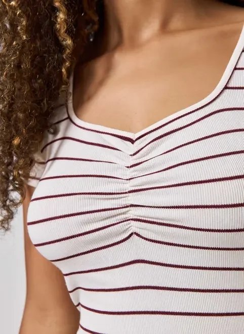 blusa mini tee listrada com franzido blusa mini tee listrada com franzido