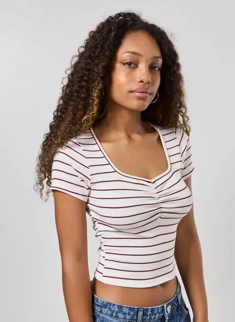 blusa mini tee listrada com franzido blusa mini tee listrada com franzido