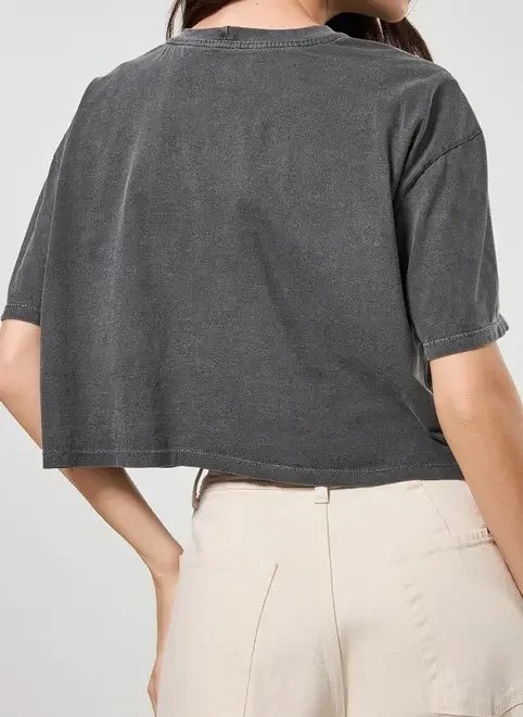 camiseta cropped estonada flores brancas camiseta cropped estonada flores brancas