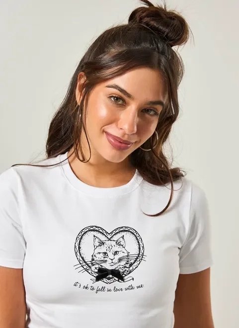 blusa mini tee branca gato com laço blusa mini tee branca gato com laço