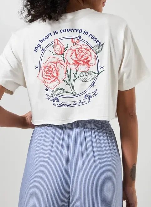 camiseta cropped estampa costas camiseta cropped estampa costas