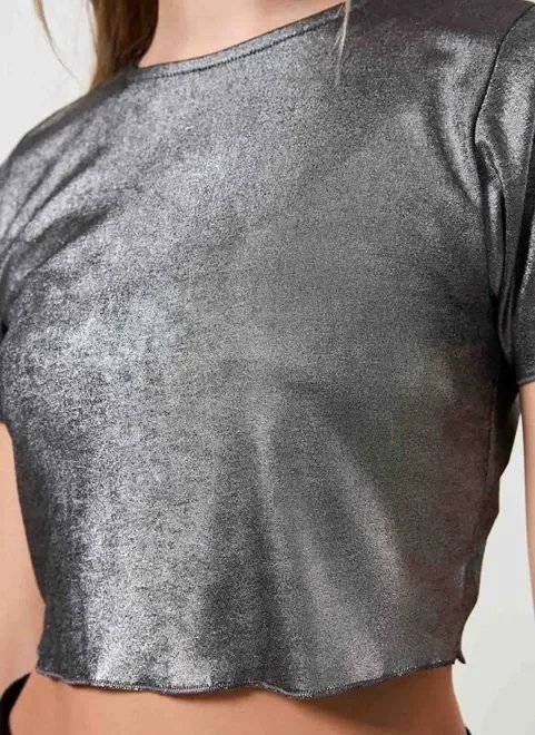 blusa cropped em malha prateada blusa cropped em malha prateada