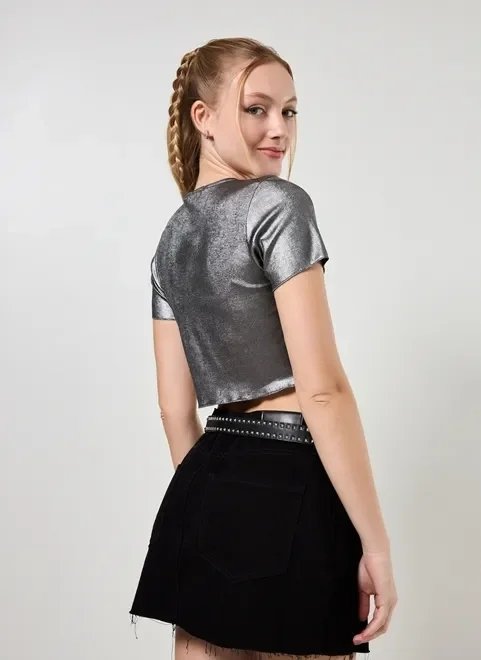 blusa cropped em malha prateada blusa cropped em malha prateada