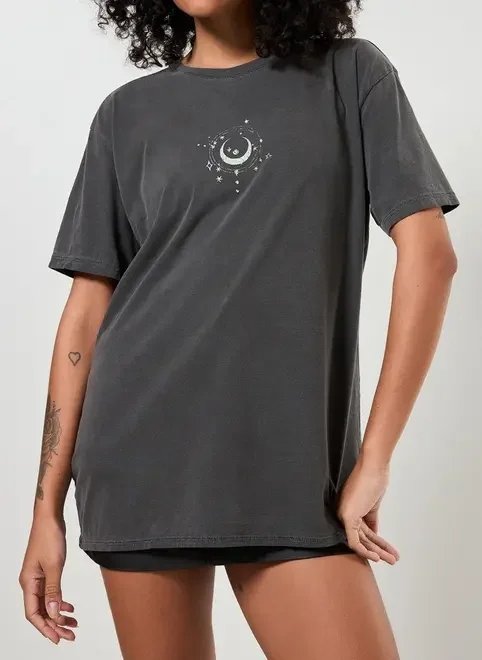camiseta super oversized estonada mística camiseta super oversized estonada mística