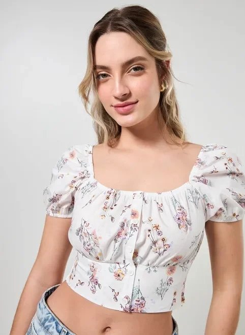 cropped romântico off-white com flores cropped romântico off-white com flores