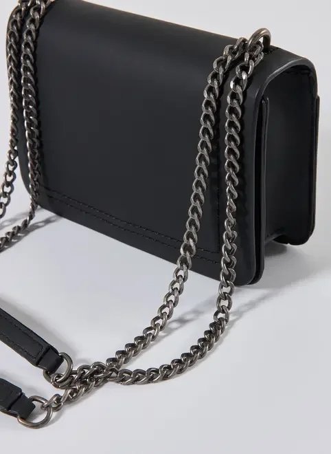 bolsa preta poliuretano com correntes bolsa preta poliuretano com correntes
