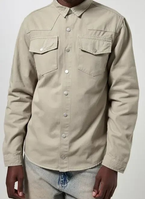 jaqueta estilo camisa em sarja esverdeada jaqueta estilo camisa em sarja esverdeada