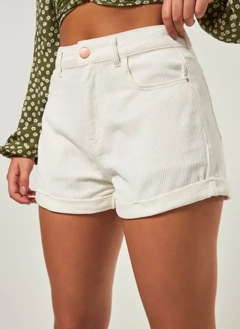 short mom em sarja veludo cotelê short mom em sarja veludo cotelê