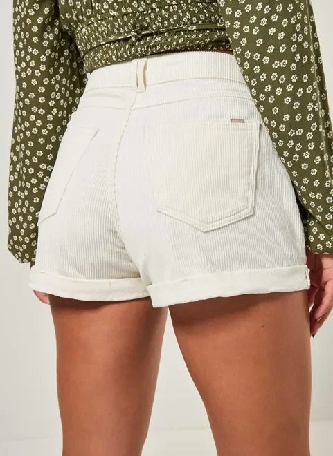 short mom em sarja veludo cotelê short mom em sarja veludo cotelê