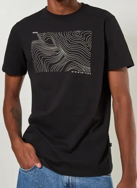 camiseta preta com estampa em linhas camiseta preta com estampa em linhas