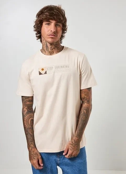 camiseta areia com escrito e pôr do sol camiseta areia com escrito e pôr do sol