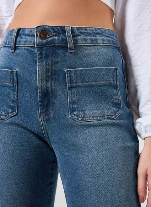 calça jeans flare com bolsos calça jeans flare com bolsos