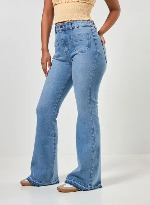 calça jeans flare com bolsos calça jeans flare com bolsos