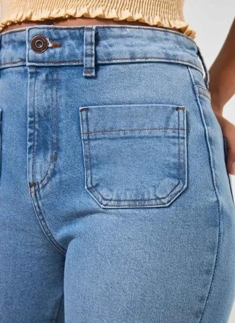 calça jeans flare com bolsos calça jeans flare com bolsos